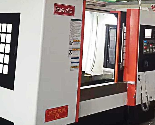चीन 0.003 मिमी सटीकता प्रेसिजन सीएनसी मशीनिंग सेंटर, 3 एक्सिस वीएमसी मशीन आपूर्तिकर्ता