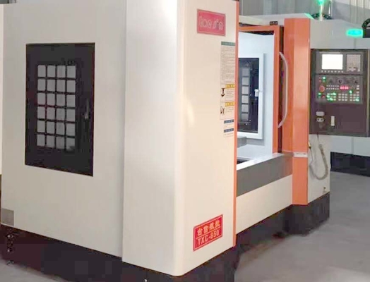 चीन उच्च ज्यामितीय क्षैतिज सीएनसी मिलिंग मशीन 0.012 मिमी पोजिशनिंग सटीकता आपूर्तिकर्ता