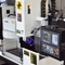 3 एक्सिस 4 एक्सिस वीएमसी हाई स्पीड मिलिंग मशीन धातु बनाने के लिए 12 पीसी उपकरण क्षमता